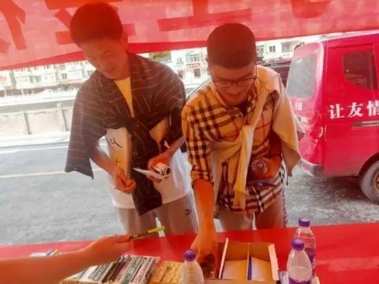 时代周刊|参加国庆游行、登上《时代周刊》封面，你了解这些每天都接触的人吗？