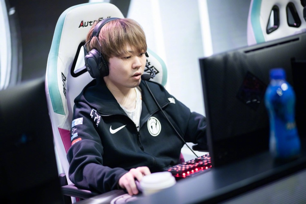 faker厉害还是rookie？国外解说公布排名，faker竟没上榜