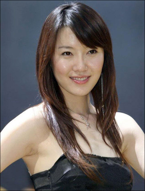 6年前知名主持人被人从湖中捞出衣衫不整已然离世多日