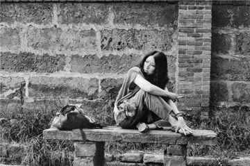 三毛|29年前，三毛在医院上吊自杀，王洛宾知道后连喝八瓶烈酒最终病倒