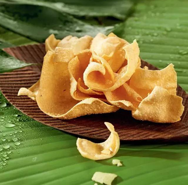 大理黄粉皮黄粉皮是大理的特产,也是大理白族人民的风味食品.