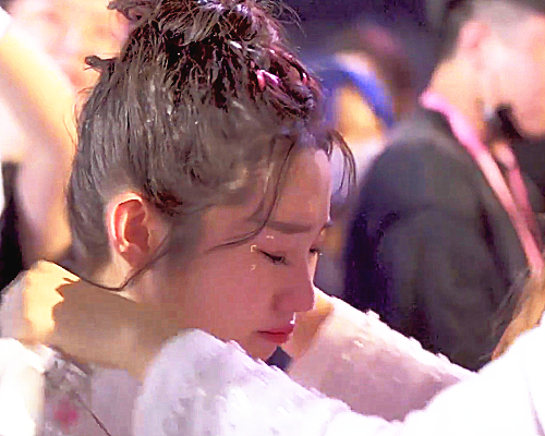 硬糖少女出道后张艺凡痛哭流涕谁注意徐艺洋做了啥真怕她也哭出来