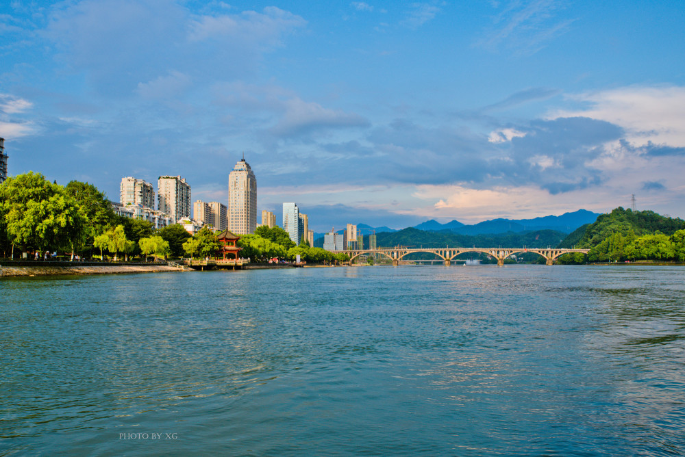 杭州建德藏着个避暑胜地，常年保持17℃的气温，还是天然的大氧吧