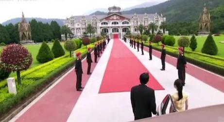 浮夸做作神剧公主小妹有钱人的生活看得我一愣一愣的