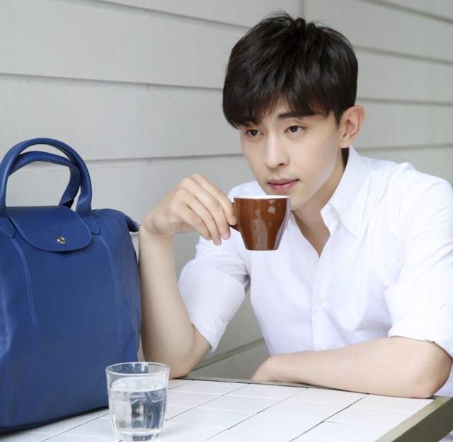 邓伦|邓伦敬业人设崩了？为拍戏断水三天上热搜被怼，网友讽刺医学奇迹