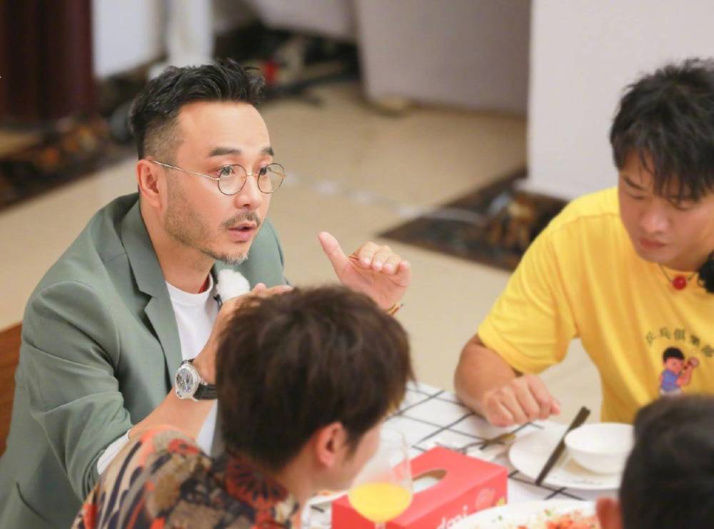 汪涵|金鹰节主持人阵容疑曝光：朱广权合作汪涵，王一博或将加盟成看点