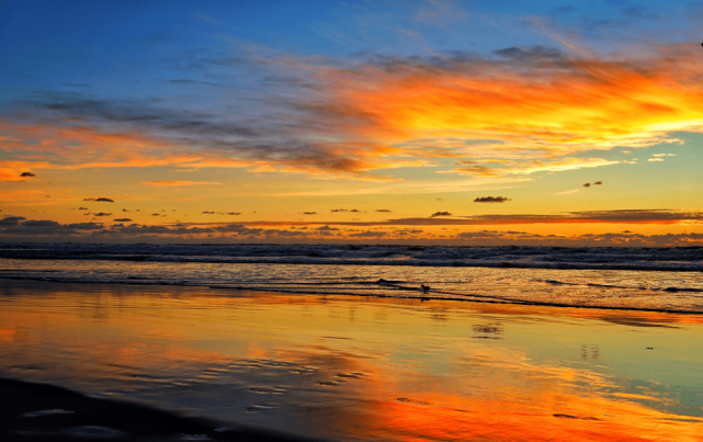 大海是什么颜色?可能是绿的,蓝的,还有可能是彩色的!