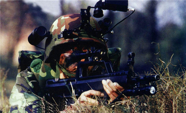 退伍之后迷失自我 在参军前,刘进荣脾气就暴躁,喜欢惹是生非,在村里小