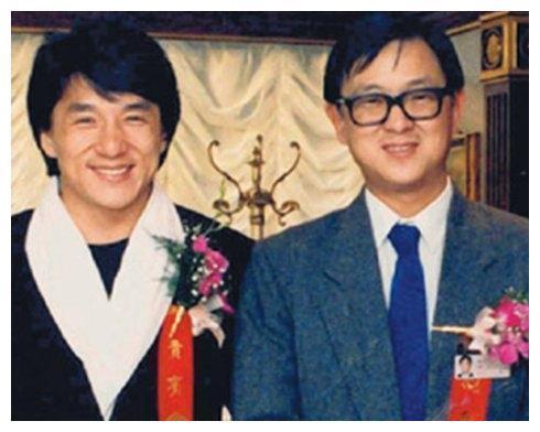 成龙|25岁时，成龙被“新义安”追杀，电联“竹联帮”大佬王羽，救救我吧