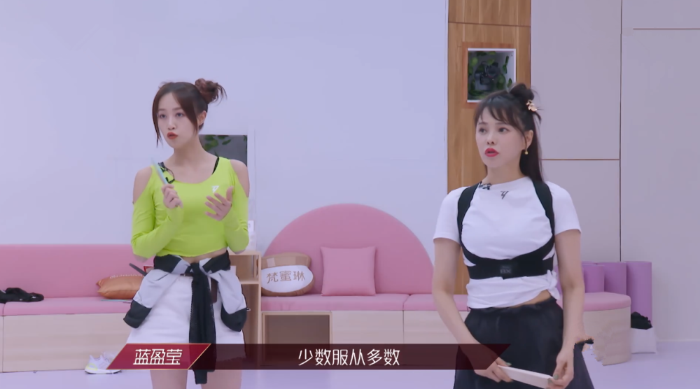 蓝盈莹|蓝盈莹动作没跳错，张雨绮伊能静不爽的是她一开口就告状