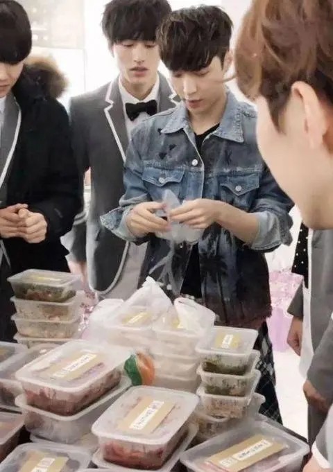 明星点外卖用什么名字?