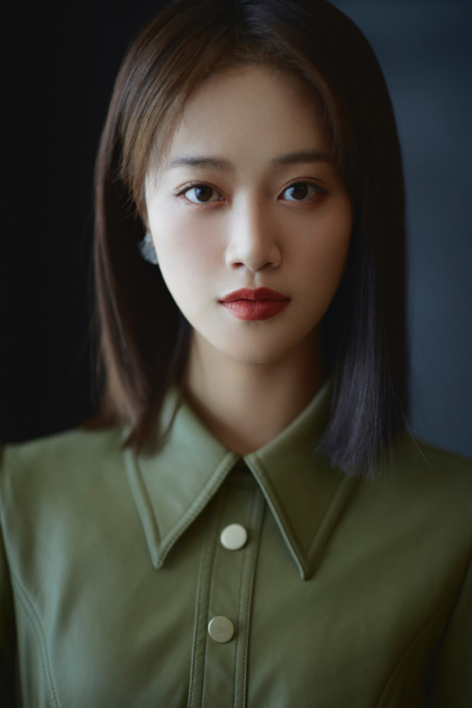 郑希怡|郑希怡称不吃蓝盈莹撒娇那套，遭其粉丝死亡威胁：再黑蓝盈莹就把你头砍掉