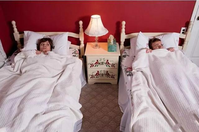 生娃后长期"分床睡"的夫妻,结局咋样?三位过来人分享扎心经历