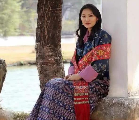 不丹王后好悲催国王打心眼瞧不上她看在儿子面上才能走红毯