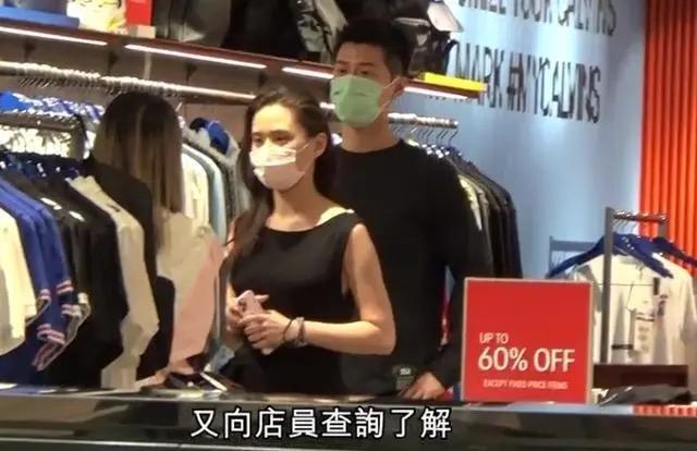 何超莲|送别赌王后，窦骁十指紧扣陪超莲看医生，细心呵护将女友宠成公主
