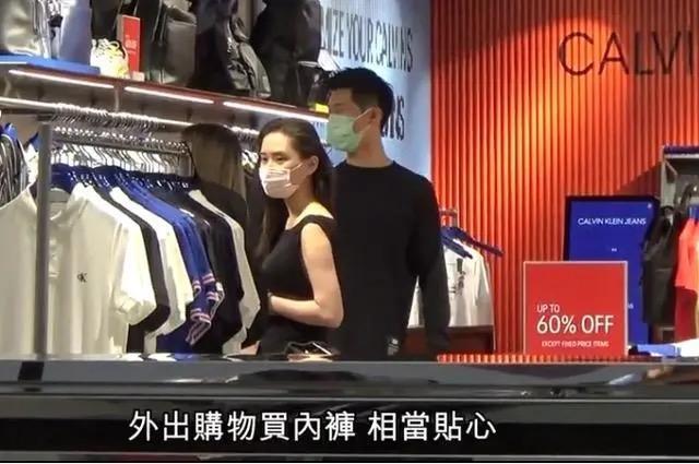 何超莲|送别赌王后，窦骁十指紧扣陪超莲看医生，细心呵护将女友宠成公主