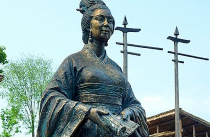 甚至还能和范蠡,郭纵这些人相比,她也是古代少有的女商人,丹砂不仅能