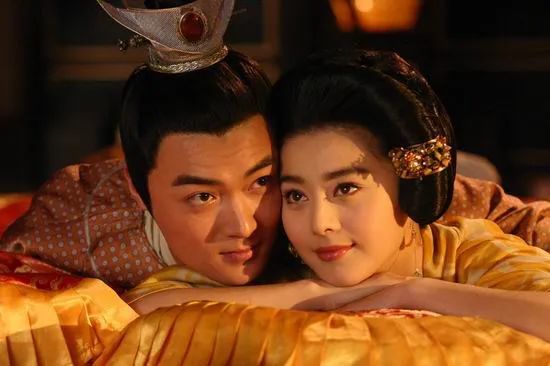 小娘惹|《小娘惹》中黄金城，荧屏初恋是范冰冰，两人的爱情很狗血