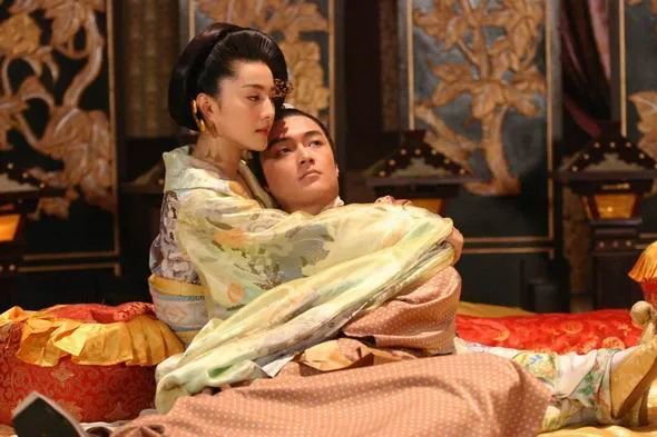 小娘惹|《小娘惹》中黄金城，荧屏初恋是范冰冰，两人的爱情很狗血