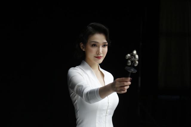 河神2热播新角色张子琪表现亮眼冷傲神秘戎傲霜曾获中华小姐冠军