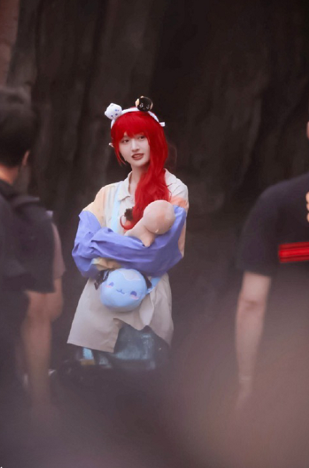 郑爽|有种“迷之自信”叫郑爽，节目上cos美人鱼公主，网友：像鱼干