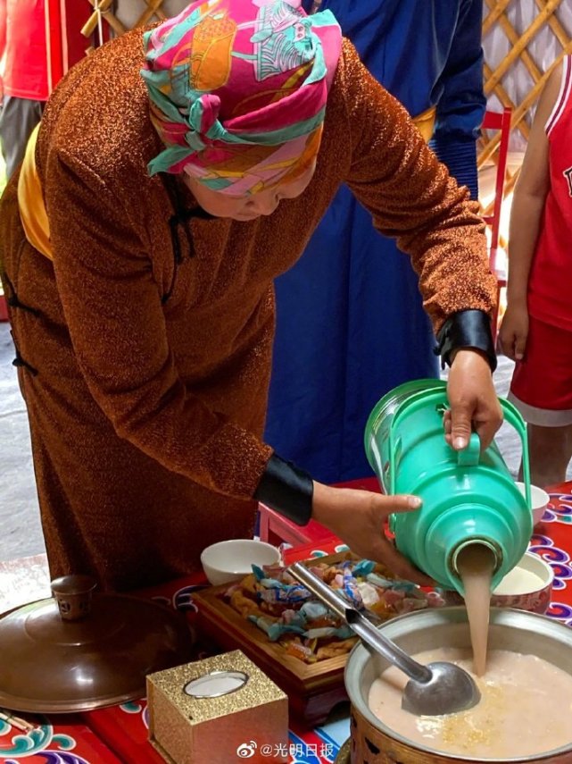 草原里的牛奶变形记