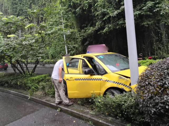 雨天安全行车攻略|连日降雨 渝中警方发布雨天安全行车攻略