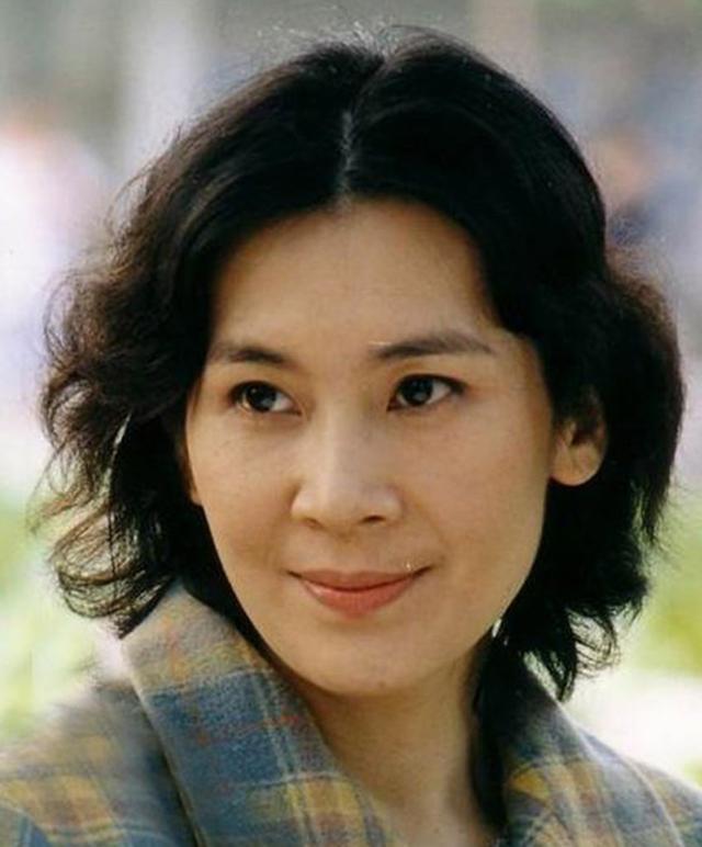 享正军级待遇的国家一级演员肖雄,被老公独宠8年后离婚,今62岁无儿无