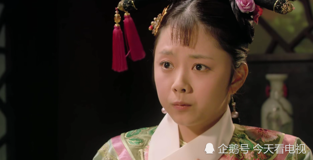 因为甄嬛被皇帝亲赐"莞"字封号的消息早就传得沸沸扬扬,所以她才会住