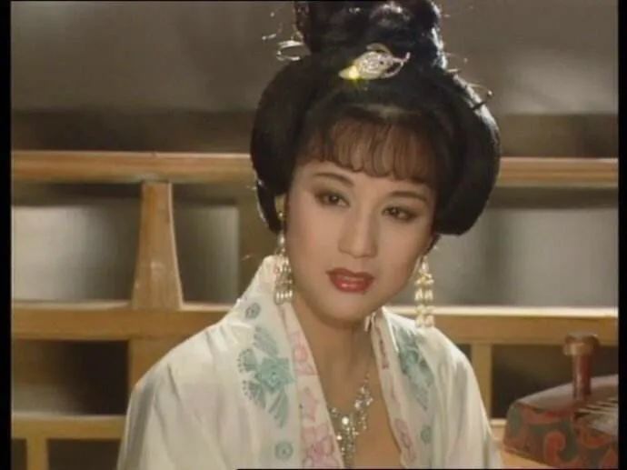 康熙王朝|《康熙王朝》里容妃去世，她还是中国最美服装设计师