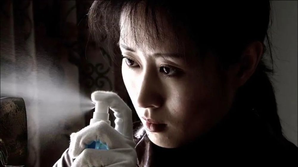 康熙王朝|《康熙王朝》里容妃去世，她还是中国最美服装设计师