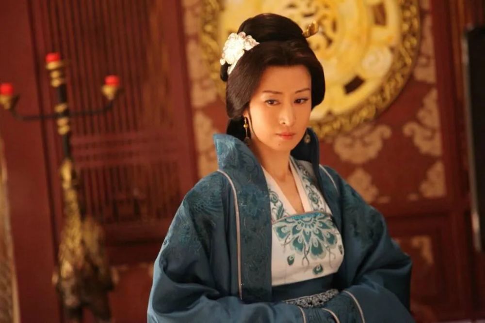 康熙王朝|《康熙王朝》里容妃去世，她还是中国最美服装设计师