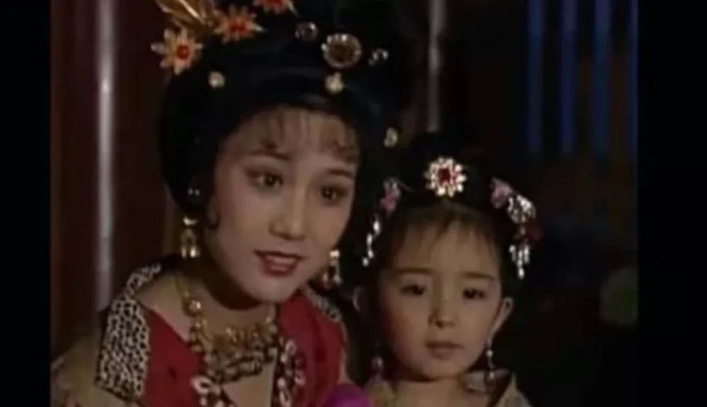 康熙王朝|《康熙王朝》里容妃去世，她还是中国最美服装设计师