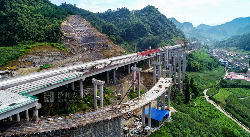最后一个隧道贯通叙威高速已实现路基全部双幅连通