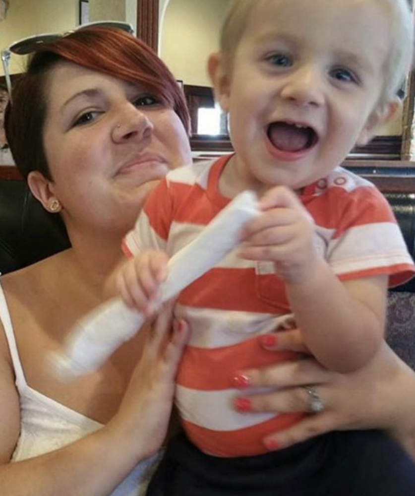 莱德·韦尔斯|美国小男孩被猎犬咬掉半张脸，如今长大被称为怪物