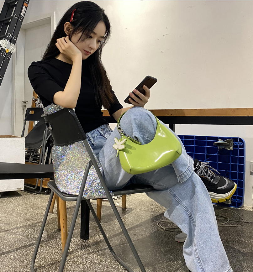 冯绍峰|冯绍峰久违露面却被吐槽老了，大赵丽颖9岁，两个近况差距明显