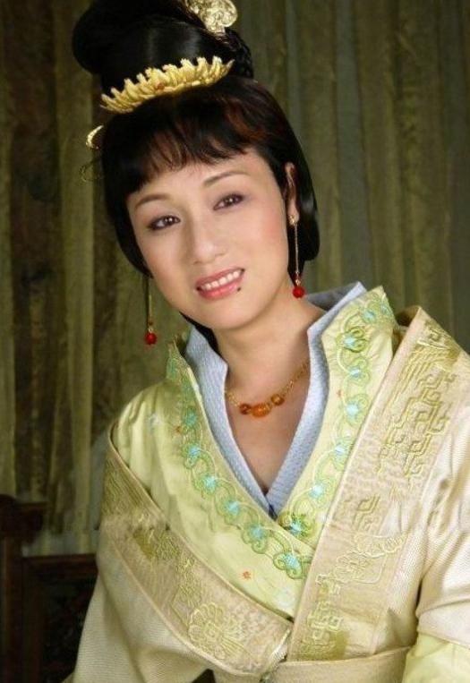 与导演同居27年没领证,63岁膝下无子,最美容妃李建群今因癌去世