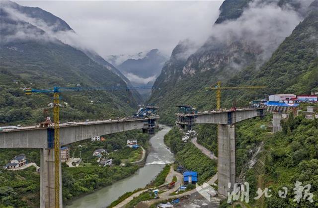 郑万高铁兴山段图片