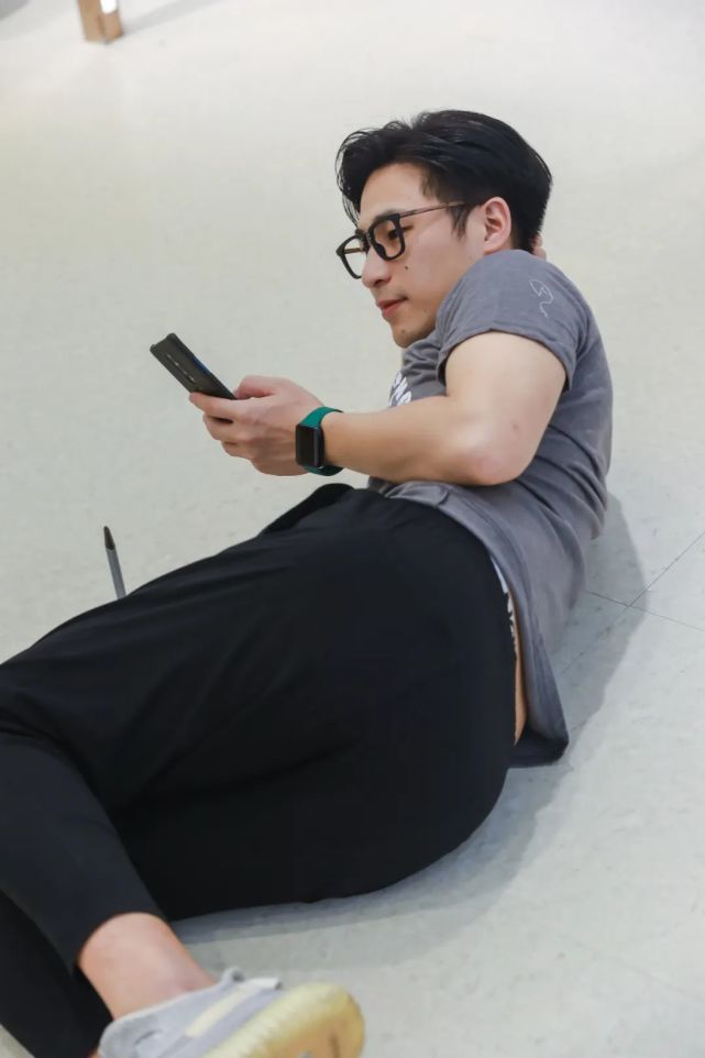 老戏骨舒力生 名嘴薛乐都化身薇娅李佳琦pk带货?_腾讯新闻