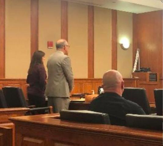 美国_社会|美国女老师给男学生发送露骨照片，被家长发现，锒铛入狱