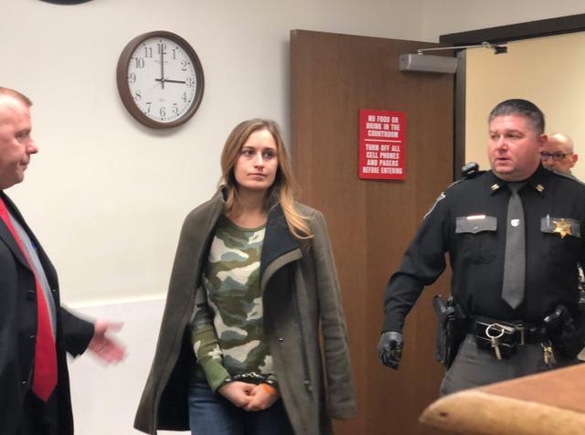 美国_社会|美国女老师给男学生发送露骨照片，被家长发现，锒铛入狱