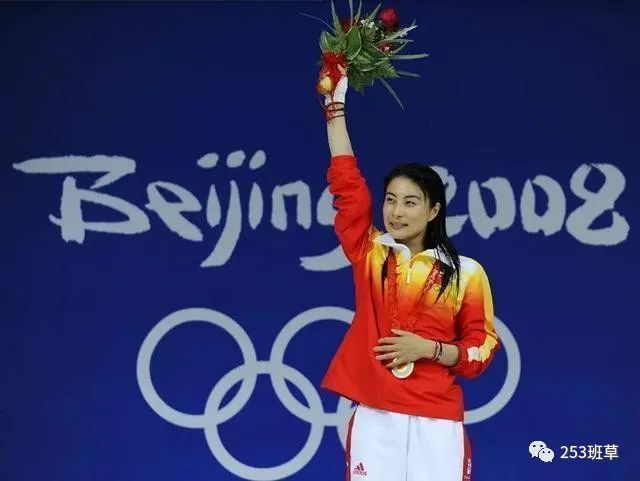 霍启刚|霍启刚一家终于入住新豪宅，小女儿正面首曝超呆萌，霍震霆深夜探望