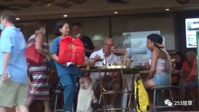 霍启刚|霍启刚一家终于入住新豪宅，小女儿正面首曝超呆萌，霍震霆深夜探望