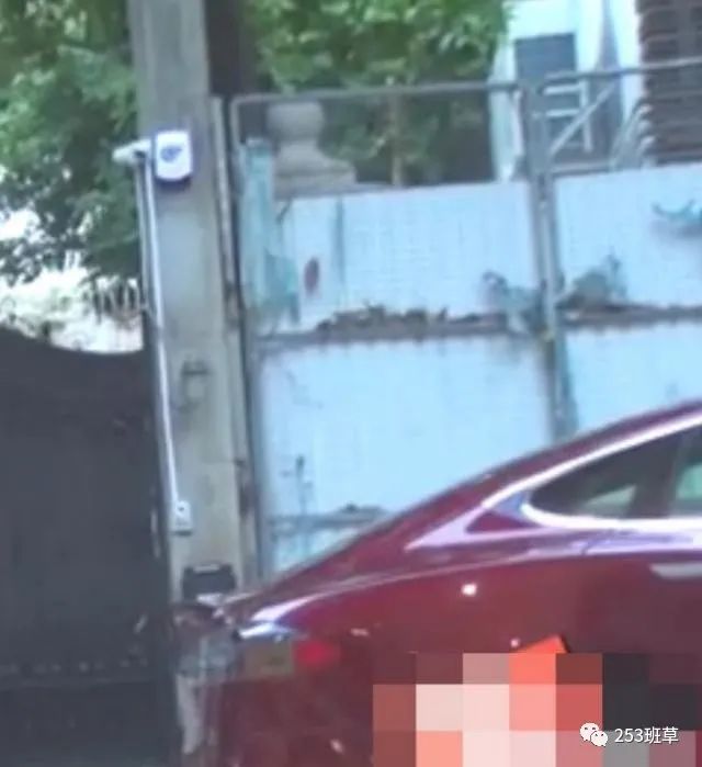 霍启刚|霍启刚一家终于入住新豪宅，小女儿正面首曝超呆萌，霍震霆深夜探望