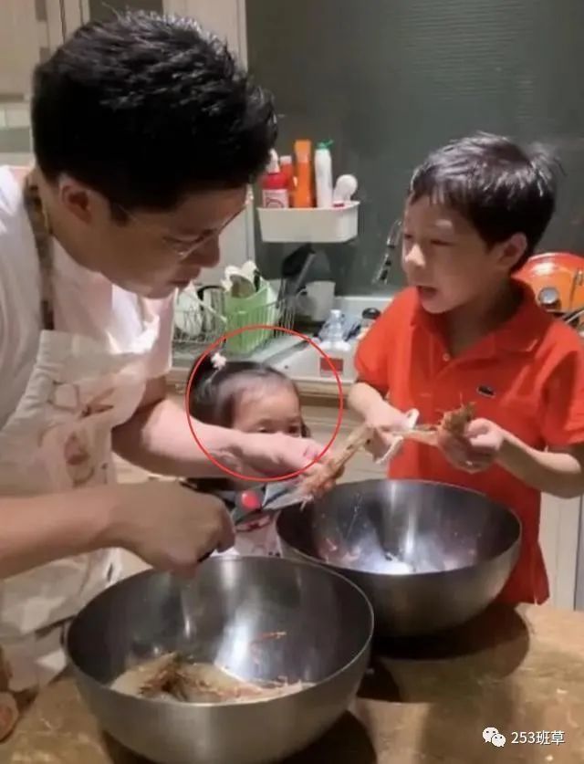 霍启刚|霍启刚一家终于入住新豪宅，小女儿正面首曝超呆萌，霍震霆深夜探望