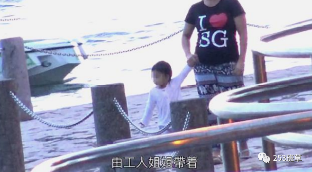 霍启刚|霍启刚一家终于入住新豪宅，小女儿正面首曝超呆萌，霍震霆深夜探望