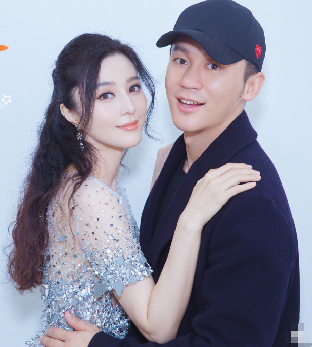 范冰冰|范冰冰被传恋爱后花式卖萌，嘟红唇隔屏送飞吻，像极了热恋小女生