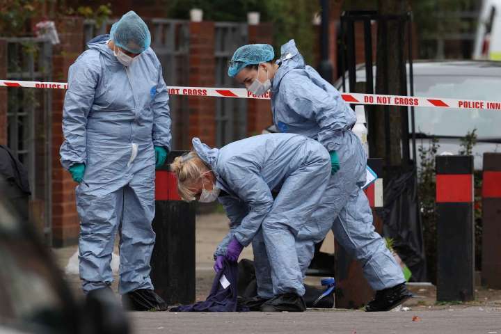 英国_社会|英国男子在葬礼守灵场外被戴口罩的黑帮成员疯狂射击，当场死亡