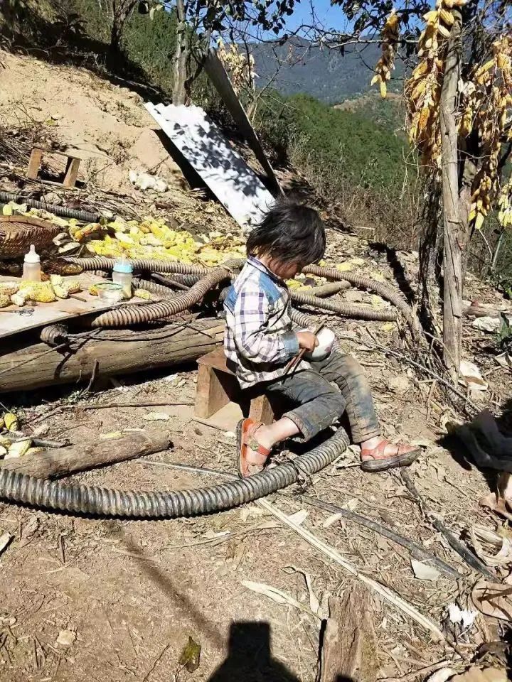 大凉山的贫困孩子,到现在还没有冬天过冬的衣物_腾讯新闻