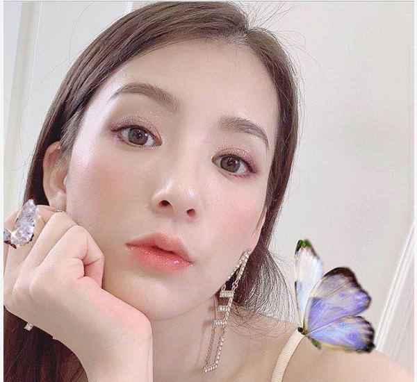 方媛|方媛晒美照引邱淑贞女儿围观，对方发文赞她好美，方媛回应很大气